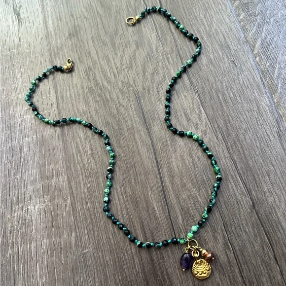 Handmade hand knotted vibrant green agate necklace with charm cluster - Picture 7 of 12